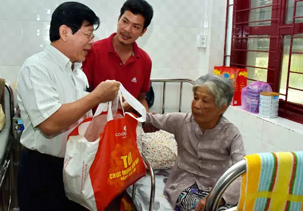 “Bữa ăn ngày Tết cổ truyền” cho bệnh nhân nghèo