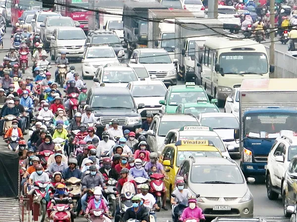 Đi lại dịp tết: Sân bay, bến xe đông nghẹt