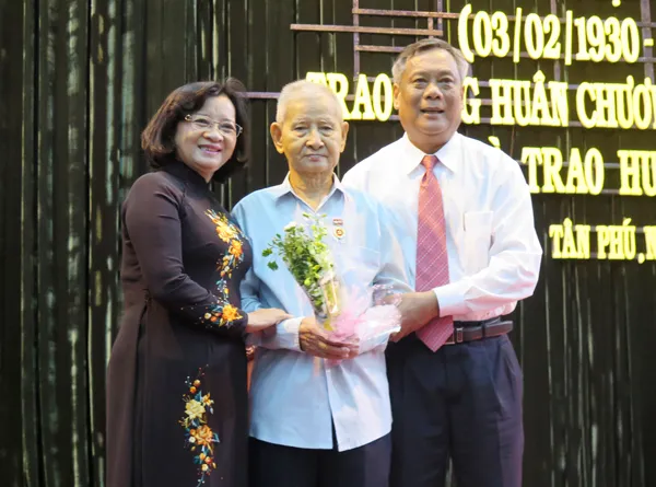 Ban Tuyên giáo Thành ủy TPHCM thăm, chúc Tết người cao tuổi và thương binh