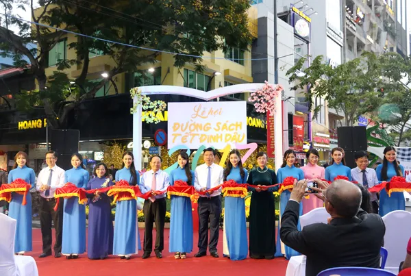 Thành phố mang tên Bác – Khát vọng ngời sáng ảnh 14