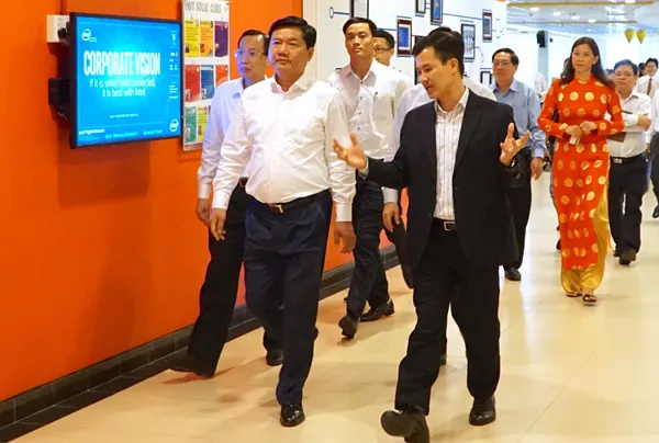 Bí thư Thành ủy TPHCM Đinh La Thăng thăm Intel Việt Nam và Phòng CSGT đường bộ - đường sắt