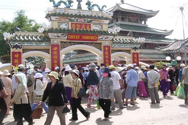 Crowded people visits Ba Chua Xu Temple during the first days of new year.