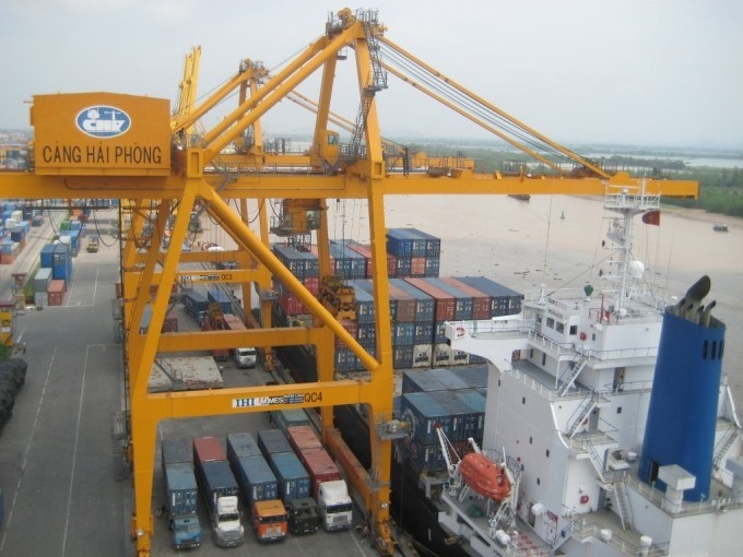 The Ministry of Industry and Trade targets to bring Việt Nam into the list of top 50 leading countries with developed logistics services. — Photo tapchigiaothong