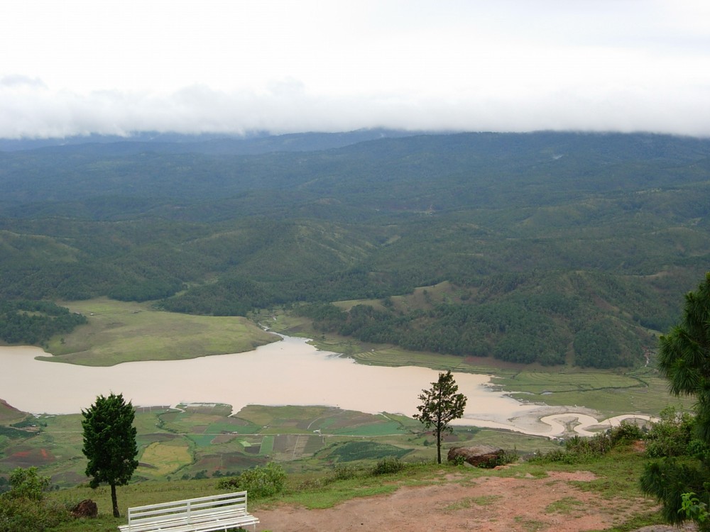 a corner of Tuyen Lam lake (Photo: KK)