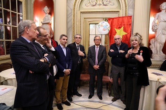 Vietnam’s Honorary Consul in Turin, Sandra Scagliotti (first, right), speaks at the gathering (Photo: VNA)