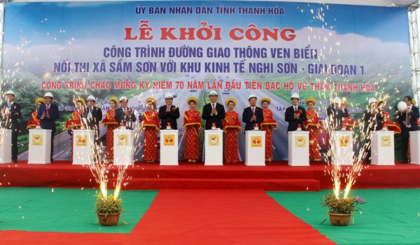 A groundbreaking ceremony of a coastal road connecting Sam Son town and Nghi Son Economic Zone.