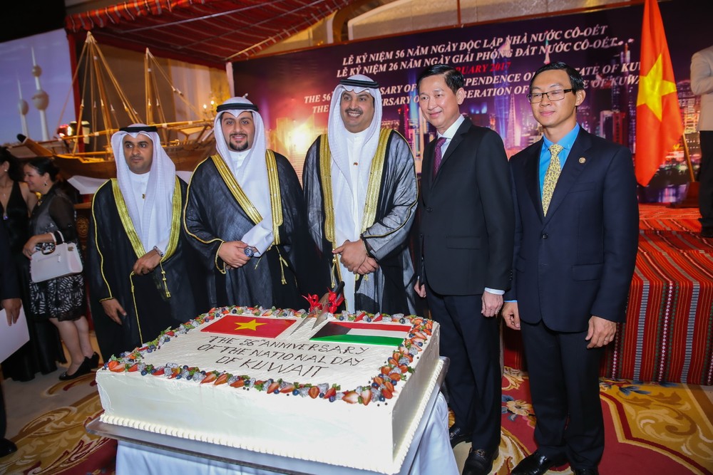 Deputy Chairman Tran Vinh Tuyen congratulates Kuwait on National Day