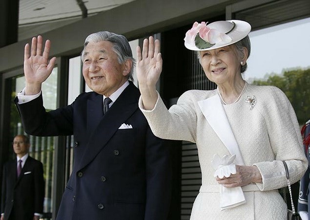 Japanese Emperor Akihito and Empress Michiko (Source: hellomagazine)