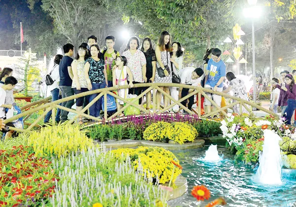 Hội Hoa xuân TPHCM 2017 thu hút hơn 800.000 lượt khách tham quan