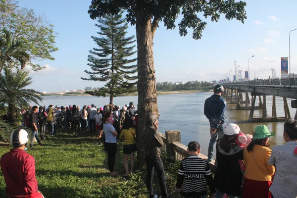 Quảng Ngãi: Một người đàn ông nhảy cầu tự tử