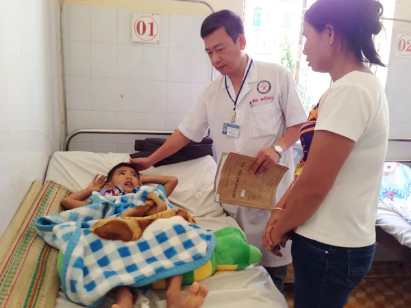 Đắk Lắk: Bé 5 tuổi rớt xuống hầm cầu