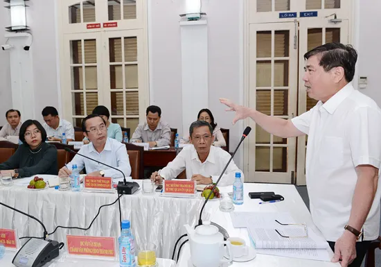 Chủ tịch UBND TPHCM yêu cầu chấm dứt ngay tình trạng xe dù, bến cóc