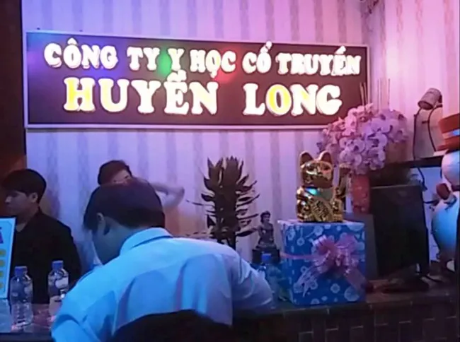 Đột kích hai điểm massage trá hình phục vụ từ A tới Z ở TPHCM