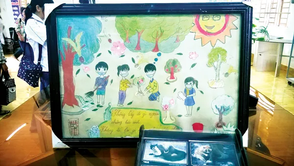 Những bức tranh khiến người lớn phải suy nghĩ