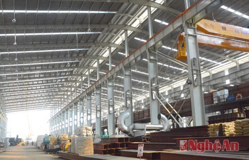 Inside Ton Hoa Sen factory at Dong Hoi industrial park (Photo: baonghean.vn)
