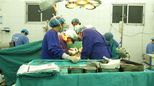 Viet-Duc hospital surgeons perform transplantations from donation of brain-dead people (Photo: SGGP)