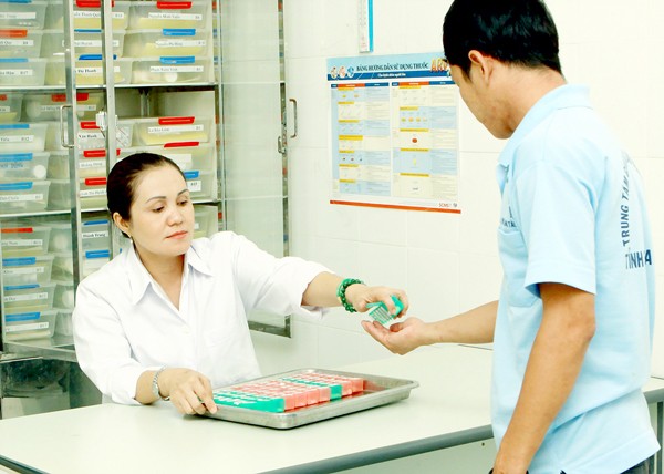 A HIV patients receive drug at a clinic in the city (Photo: SGGP)