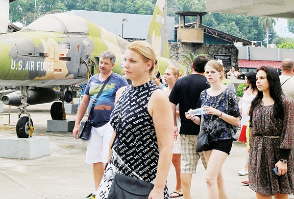 Tourists visit War Remnants Museum in HCMC (photo: SGGP)