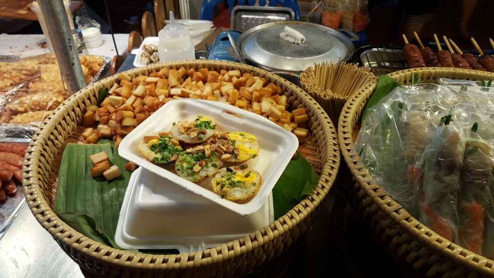 As many as 100 Vietnamese dishes are selected by Vietkings