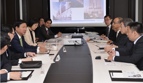 Secretary of the HCMC Party Committee Dinh La Thang works with Nippon Koei in Tokyo on April 9 (Photo: SGGP)