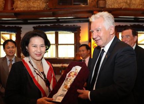 Vietnamese National Assembly Chairwoman Nguyen Thi Kim Ngan and Deputy Chairperson of National Assembly of Hungary Jakab Istvan (Photo: VNA)