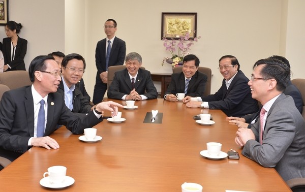 Deputy Standing Chairman of the Ho Chi Minh City People’s Committee Le Thanh Liem visited The Consulate General of Vietnam in Osaka.