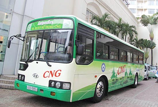 A CNG-fueled bus travels in Ho Chi Minh City (Photo: SGGP)