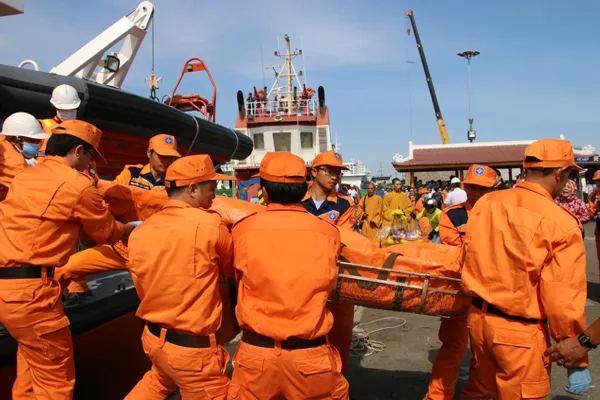 Thủ tướng yêu cầu khẩn trương điều tra nguyên nhân chìm tàu Hải Thành 26 ảnh 2