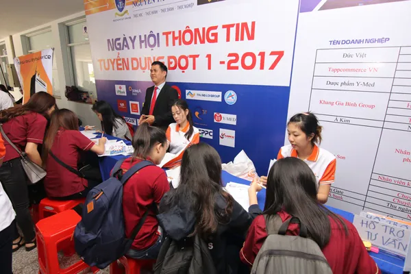 Gần 1.000 việc làm cho sinh viên tốt nghiệp ảnh 1