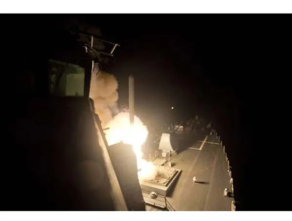 Mỹ tấn công tên lửa vào căn cứ quân sự Syria ảnh 1