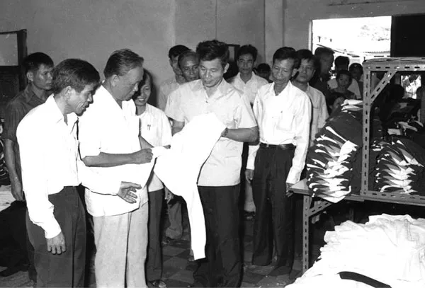 Lãnh đạo TPHCM thăm phu nhân Tổng Bí thư Lê Duẩn ảnh 3