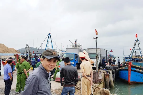 Cưỡng chế cảng cá lậu trong khu vực phòng thủ Hòn La ảnh 1
