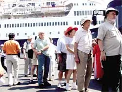 Ký hợp đồng du lịch tàu biển với Mỹ