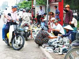 Lạc-xoong đây! Mại dzô!