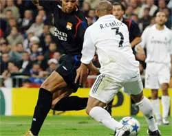 Bão lửa trên sân Gerland ảnh 1