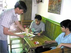 Những “bông hoa” và những mảnh đời