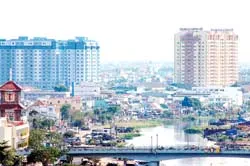 Phân cấp hay ủy quyền cho quận - huyện?