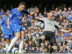 Chelsea chỉ còn chờ 1 điểm... ảnh 1