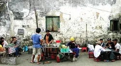 Rượu Hồng Đào răng rứa hè?