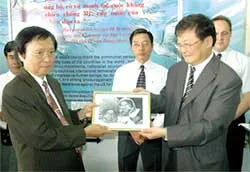 Tiếp nhận tư liệu lịch sử do Liên bang Nga tặng