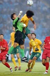 Khoảng cách mong manh ảnh 1