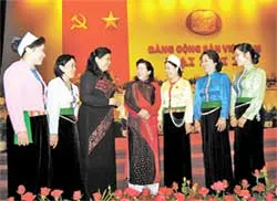 Hoàn thiện thiết chế dân chủ, kiên quyết chống tham nhũng