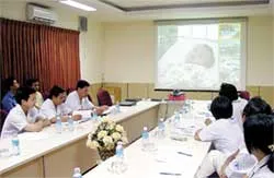 Chữa bệnh “tay, chân, miệng” qua cầu truyền hình