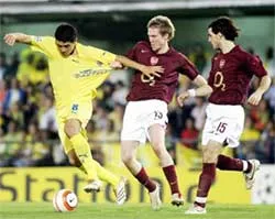 Khi Arsenal nhìn lại chính mình ảnh 1