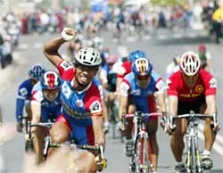 Áo xanh đã có chủ! ảnh 1