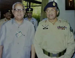 Trả tự do cho chuyên gia hạt nhân M. Farooq