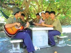 Tấm lòng lính biển lớn hơn con sóng