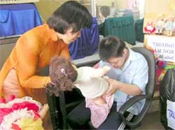 Ngành GD-ĐT quận 11 gởi tặng hàng ngàn búp bê ảnh 2