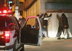 Nhiều đồn cảnh sát bị tấn công