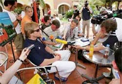 Oliver Kahn hài lòng với vai trò dự bị ảnh 1